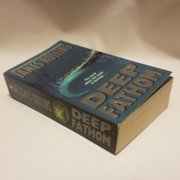 Oceanic scifi thriller by James Rollins- "Deep Fathom" paperback - Picture 2 of 5